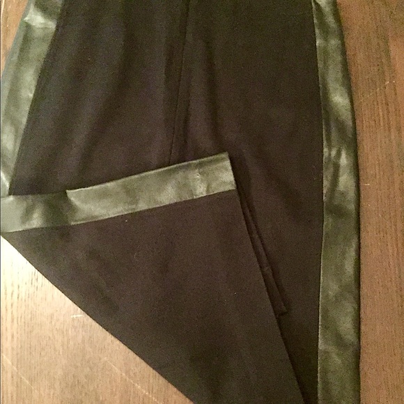 Black midi skirt with faux leather panels - Picture 6 of 11